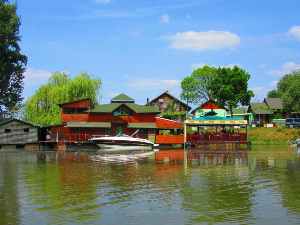 Danube Fairy Villa Futog Luaran gambar